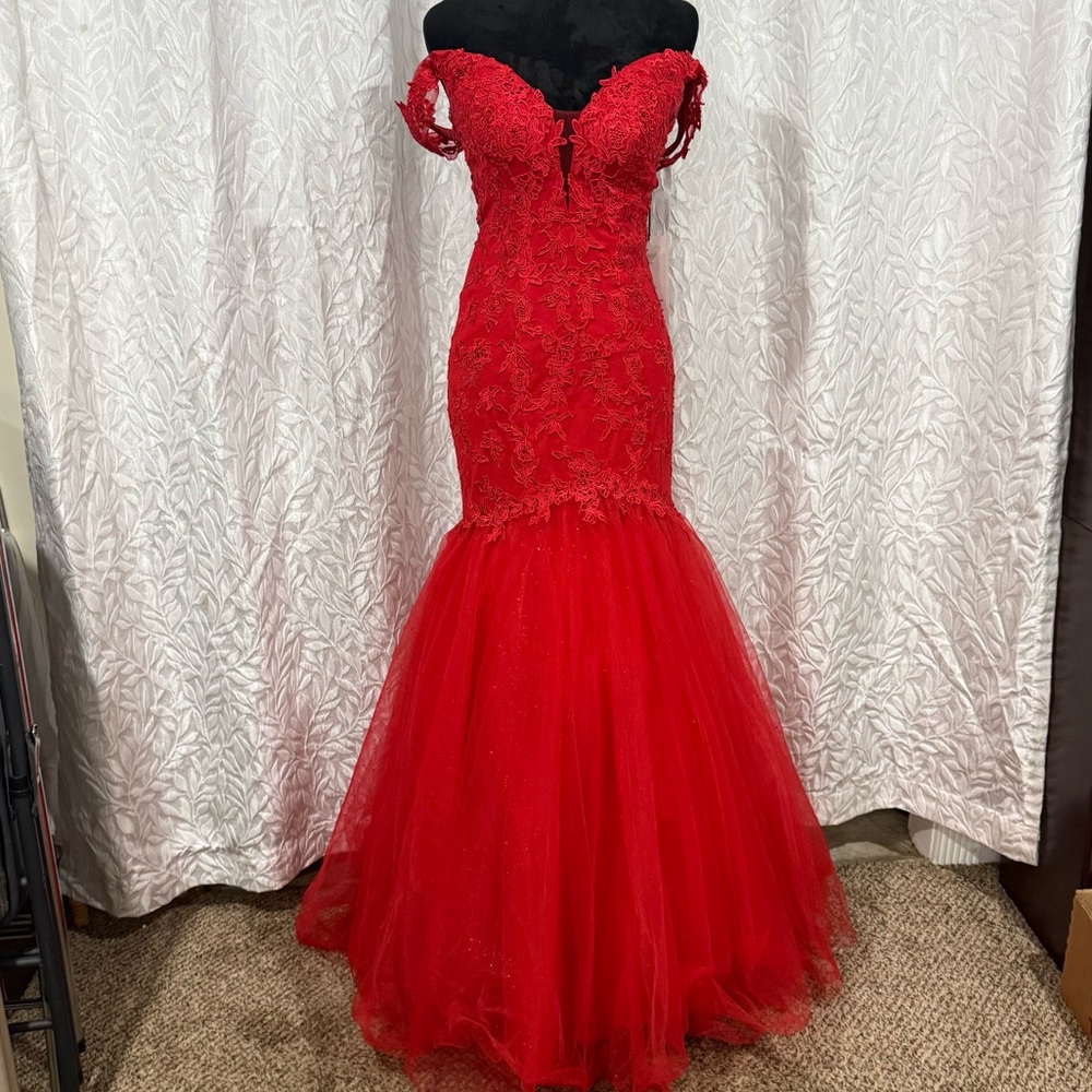 Red Formal Mermaid Lace Floral Prom Bridesmaid Size 4 Maxi style 20125 Dress